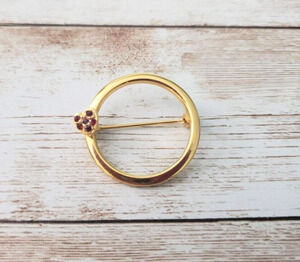 Vintage Brooch / Pin Gold Tone Circle with Heart & Red Gems